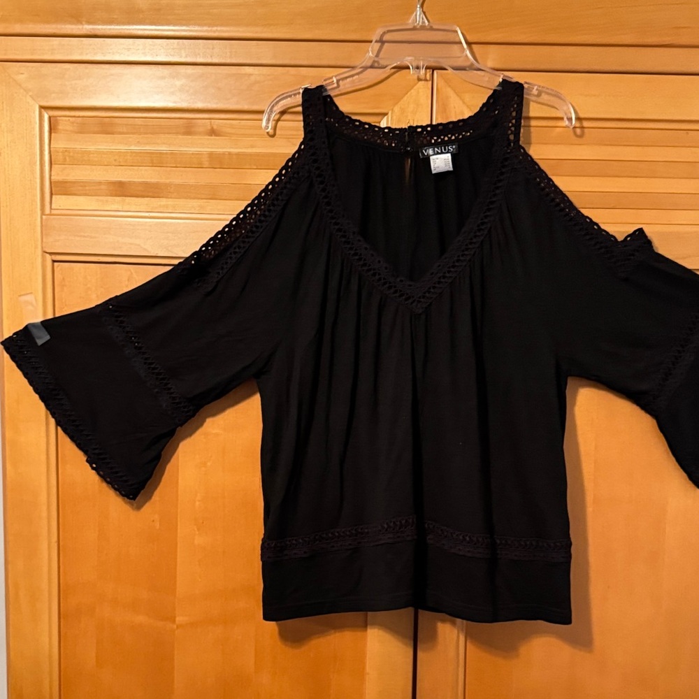 VENUS Elegant Black Cold Shoulder Blouse